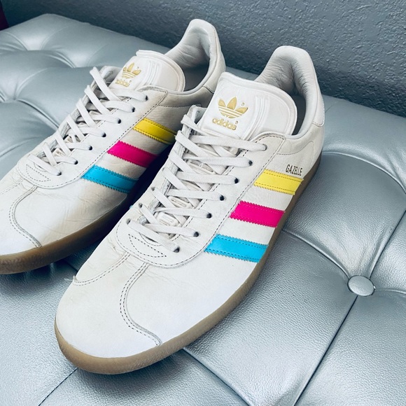 blue and pink gazelles